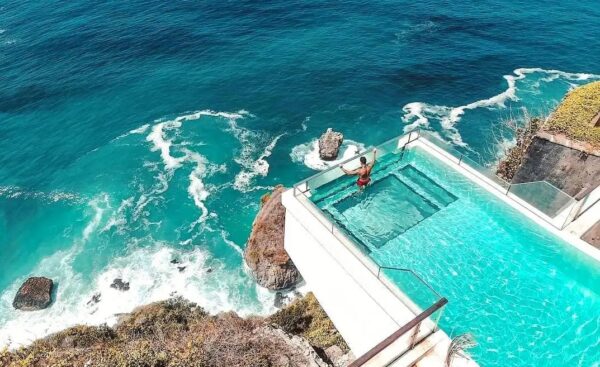 Luxury cliff-top villas in Bali